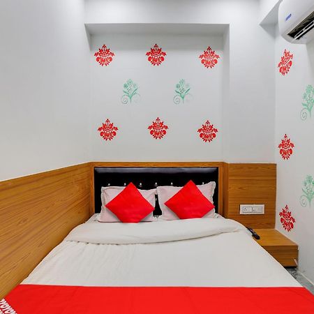 Hotel O Green City Surat Buitenkant foto