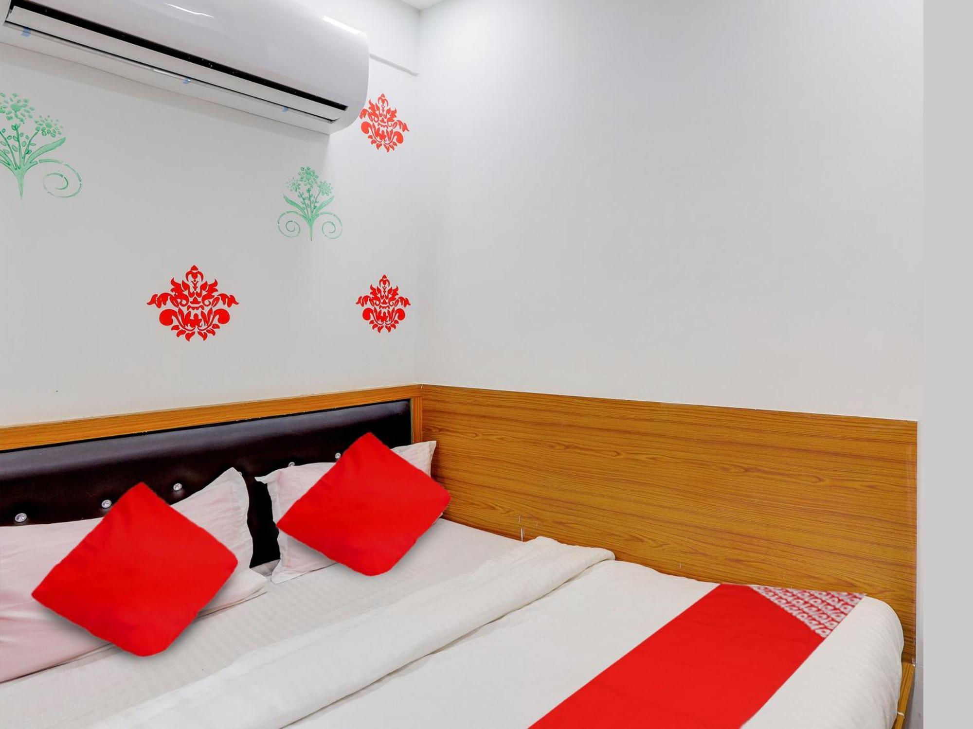 Hotel O Green City Surat Buitenkant foto
