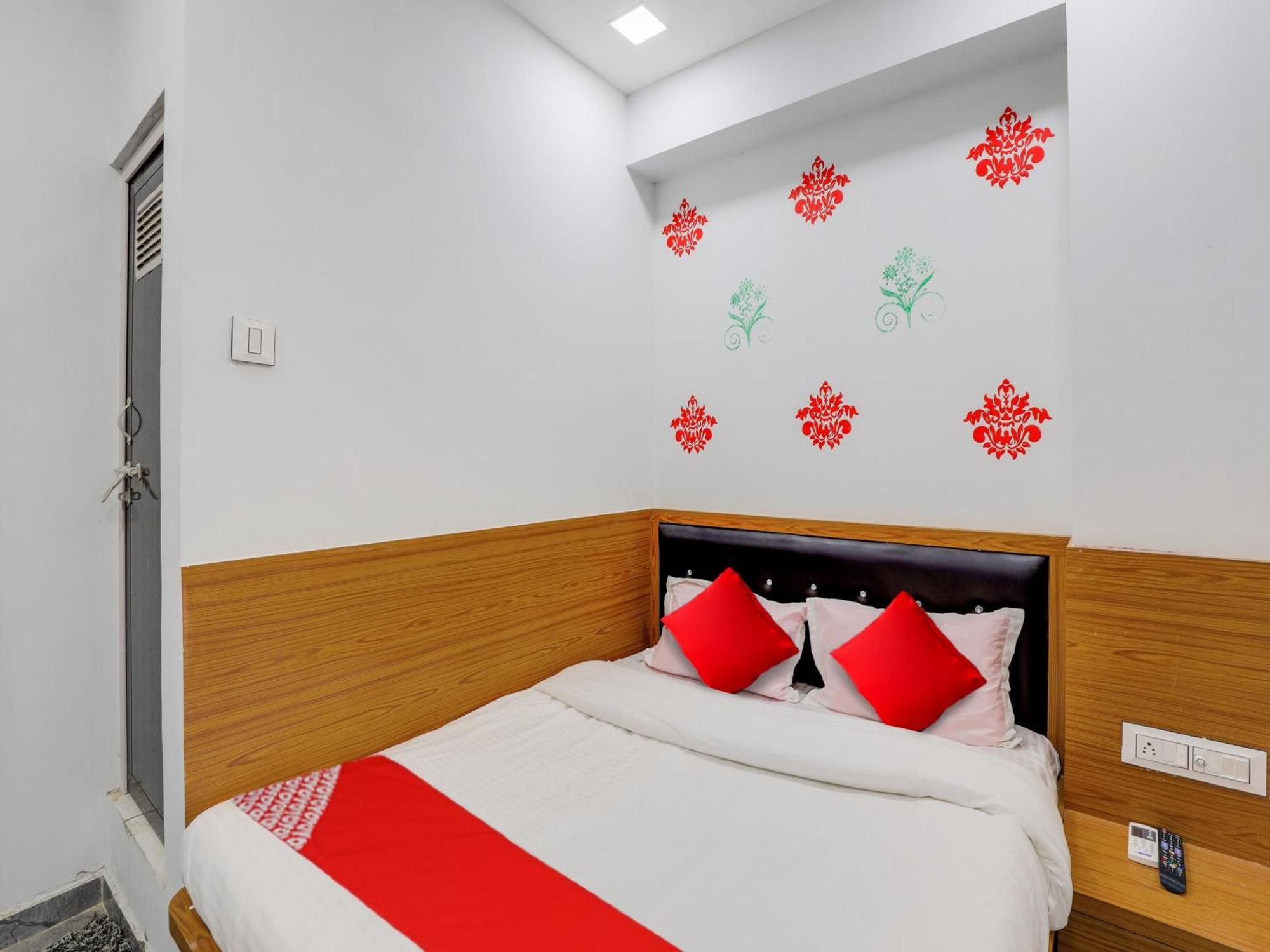 Hotel O Green City Surat Buitenkant foto