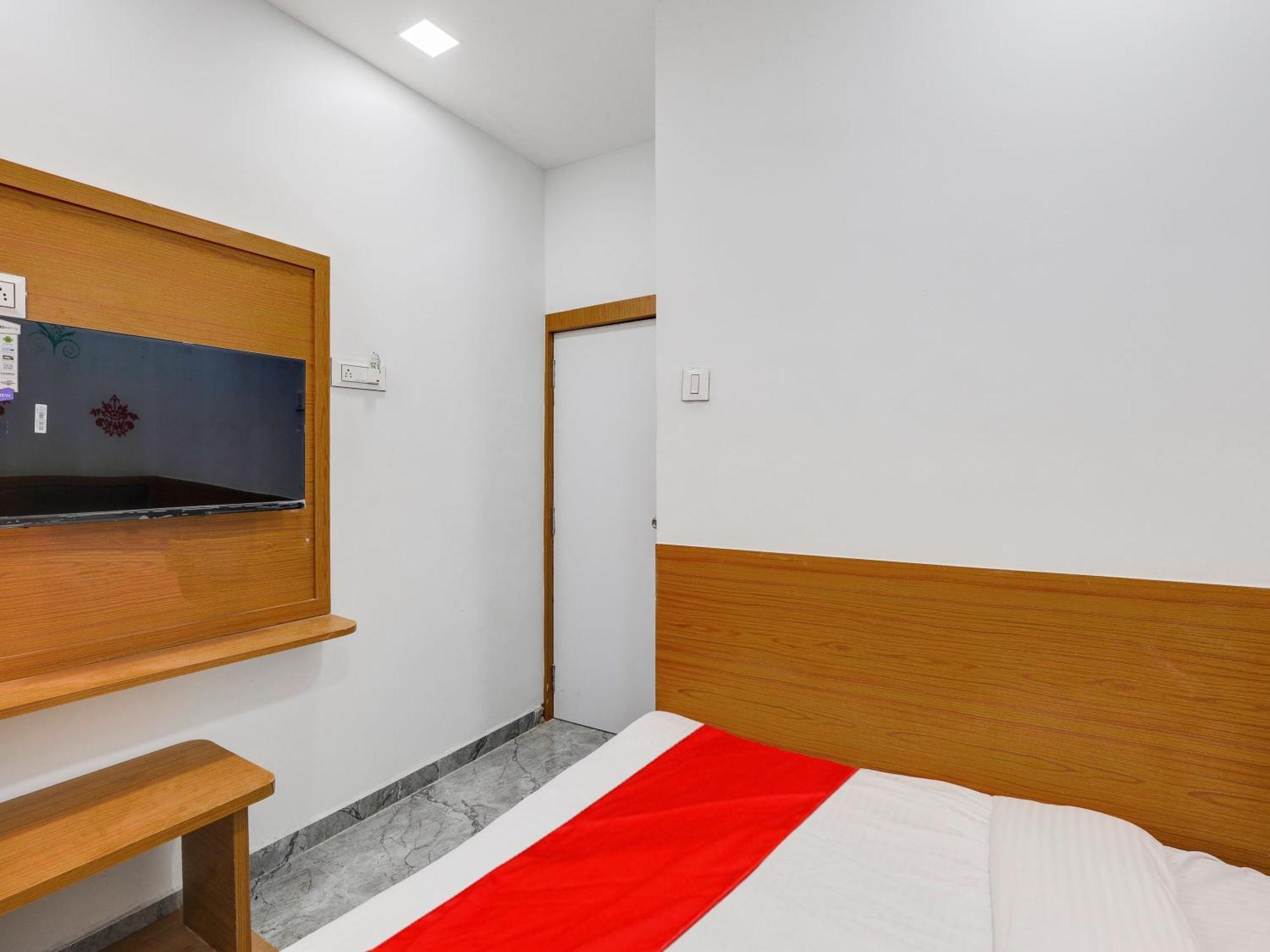 Hotel O Green City Surat Buitenkant foto