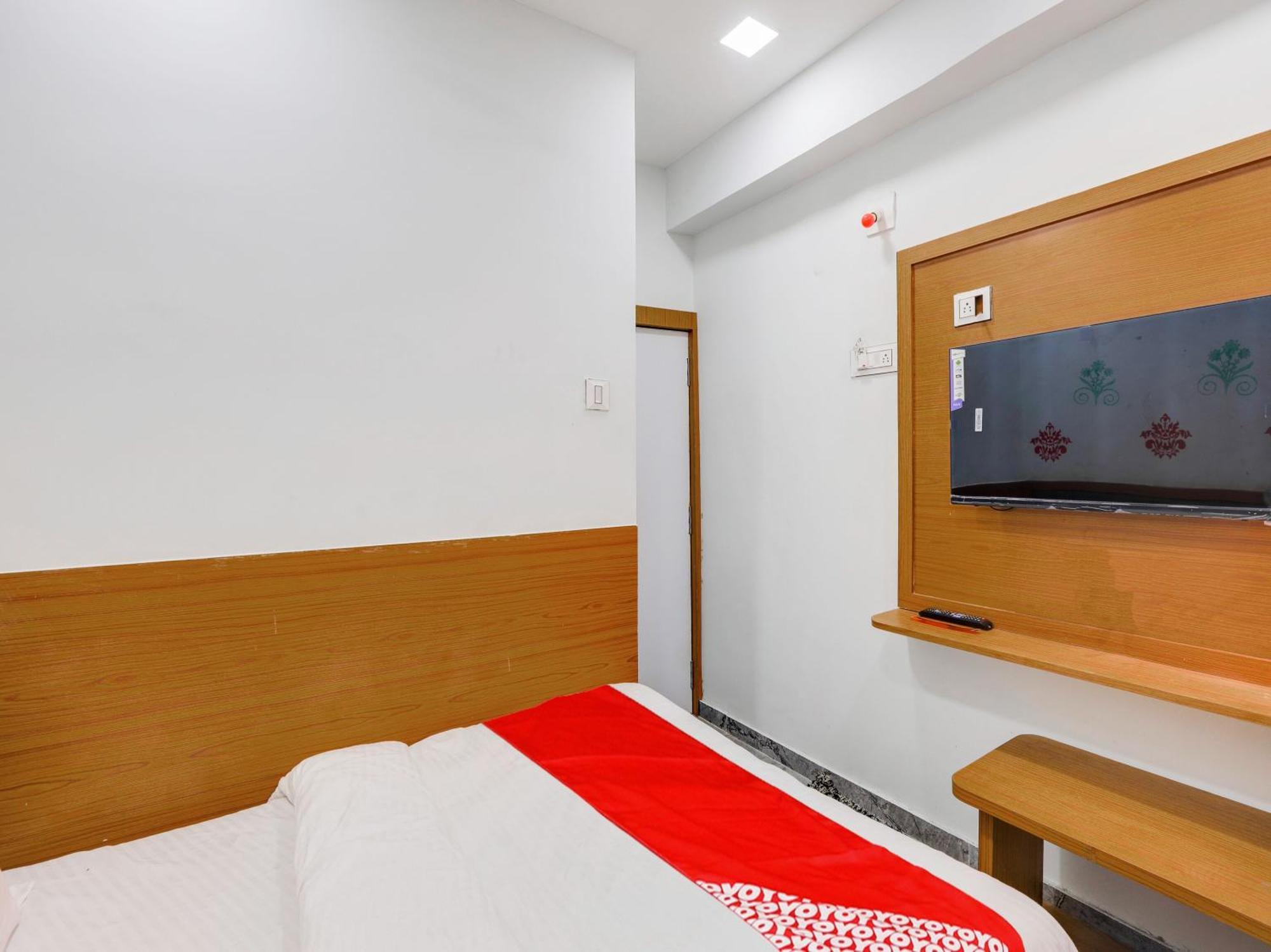 Hotel O Green City Surat Buitenkant foto