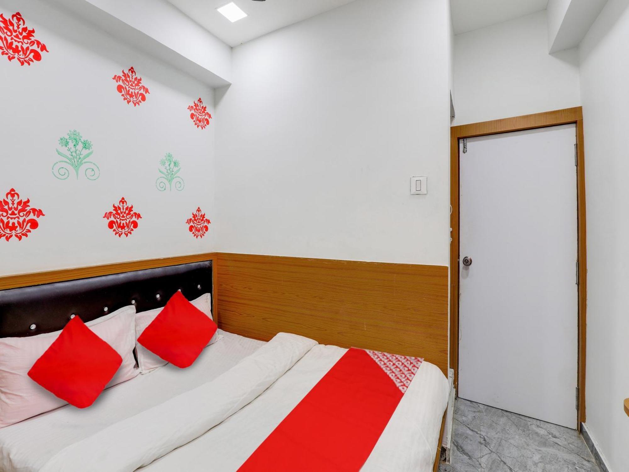 Hotel O Green City Surat Buitenkant foto