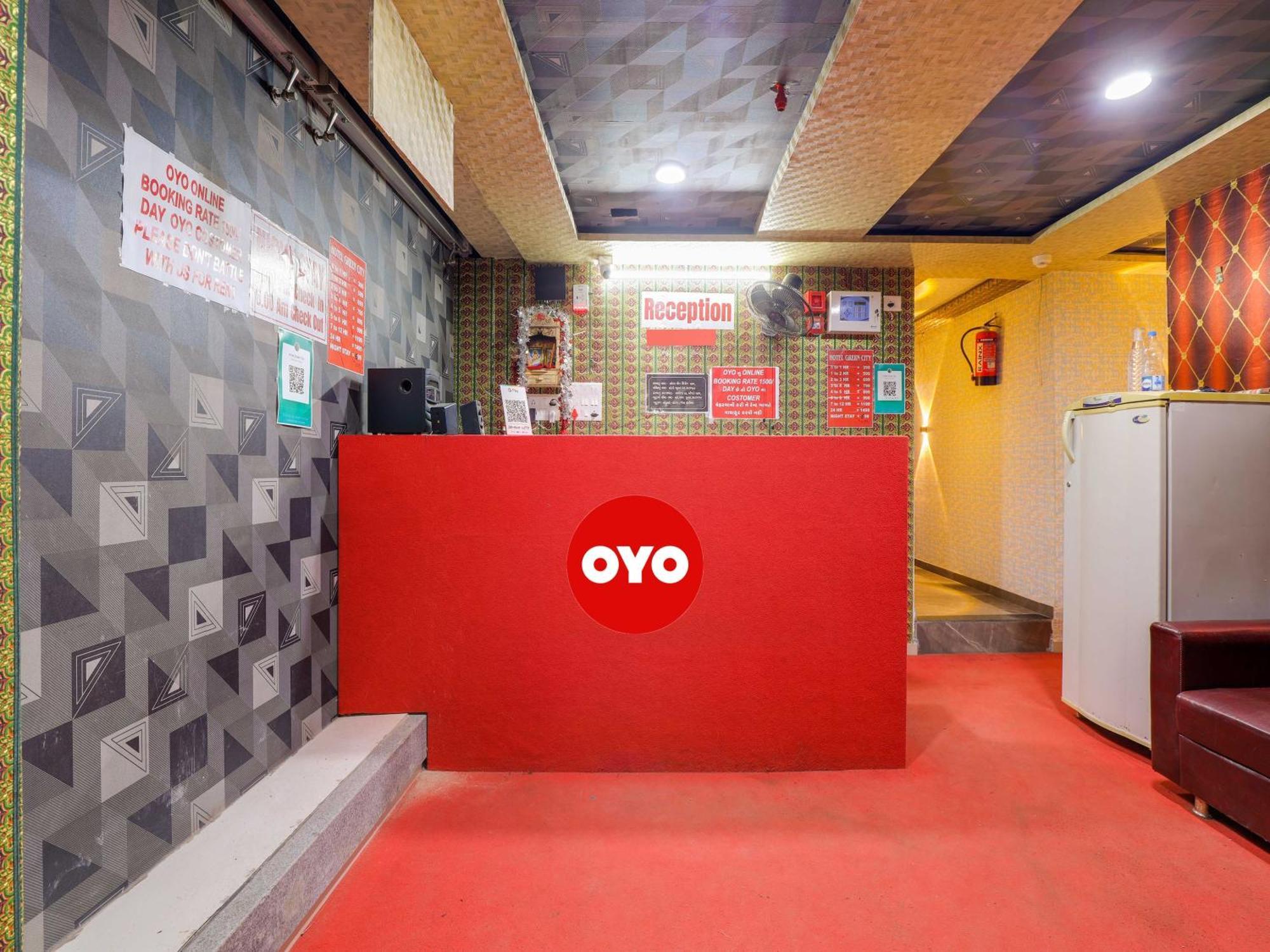 Hotel O Green City Surat Buitenkant foto